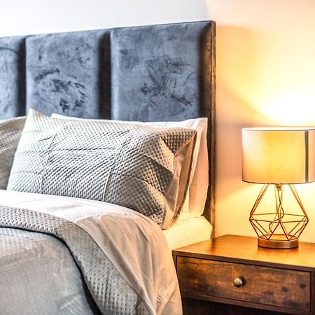 Luxury 2 Bedroom Apartment In Tower Hill Londra Esterno foto
