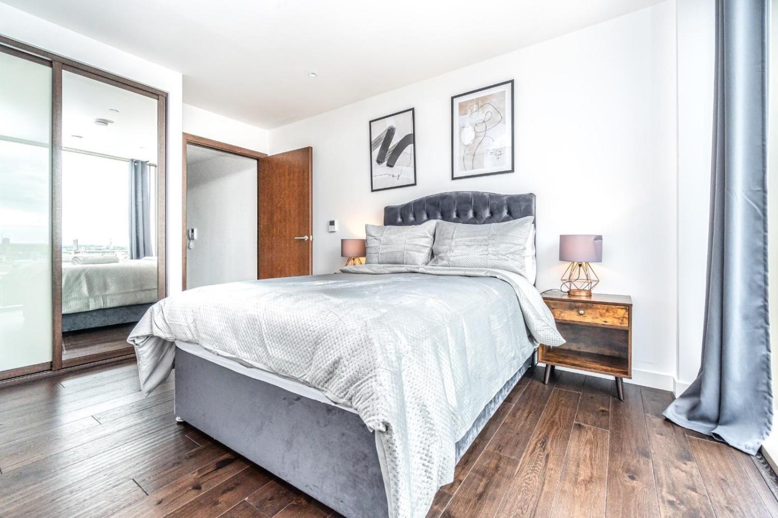 Luxury 2 Bedroom Apartment In Tower Hill Londra Esterno foto